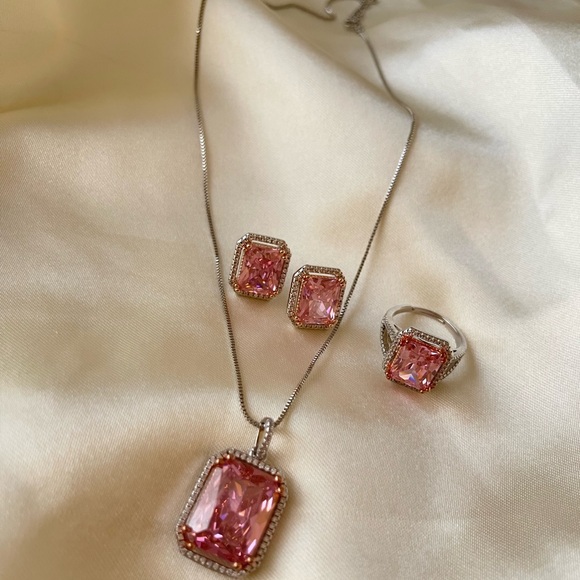 NEW Pink necklace earrings and ring - Picture 1 of 3